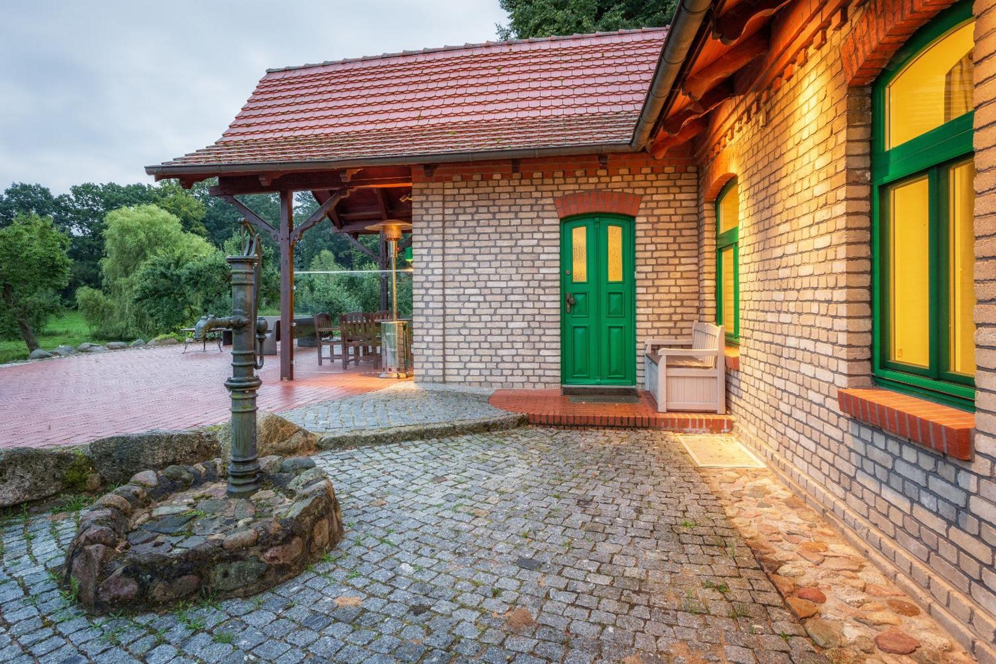 J1 Idyllisches Ferienhaus Mit Seeblick Julchendorf Exteriör bild