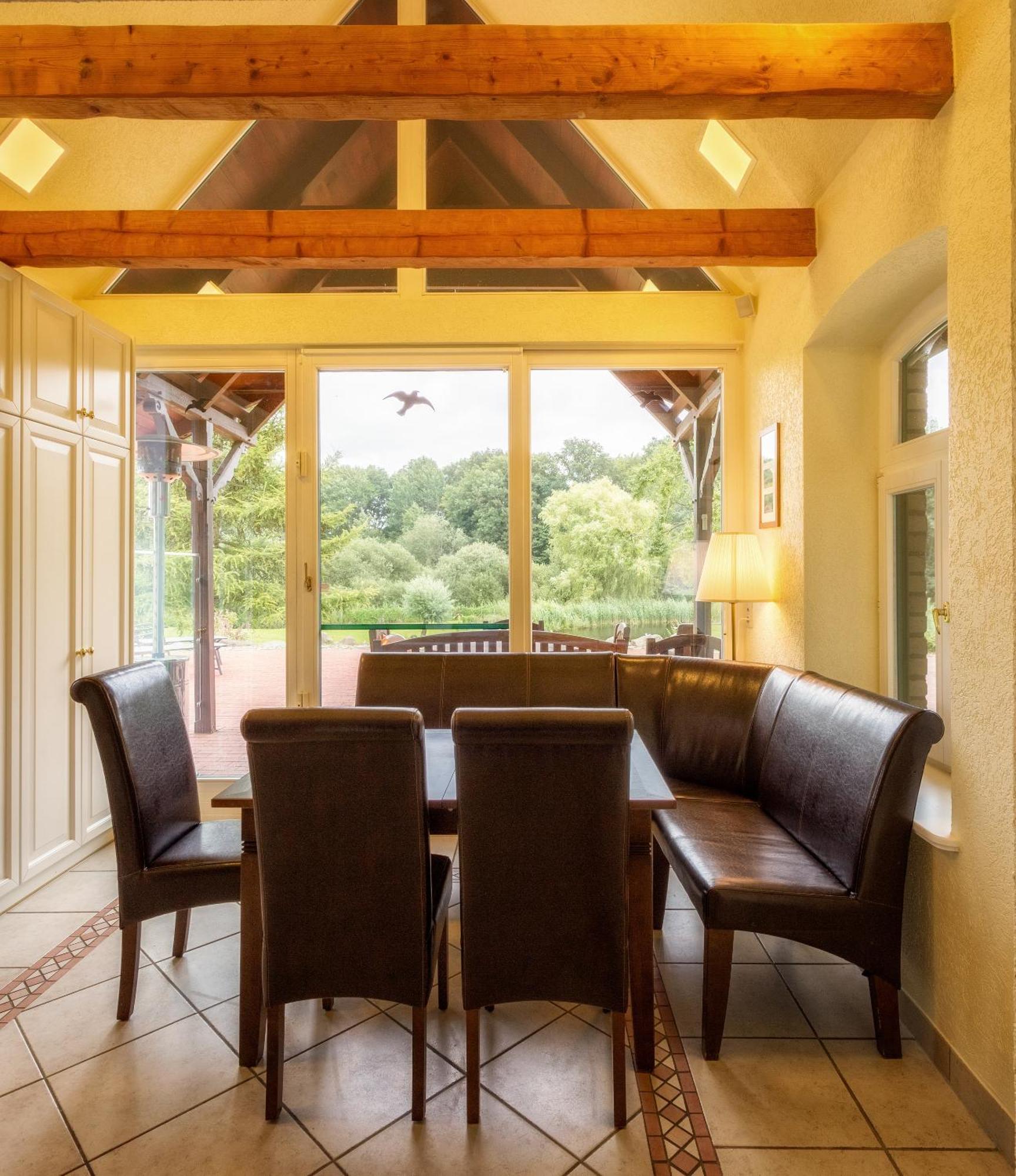 J1 Idyllisches Ferienhaus Mit Seeblick Julchendorf Exteriör bild