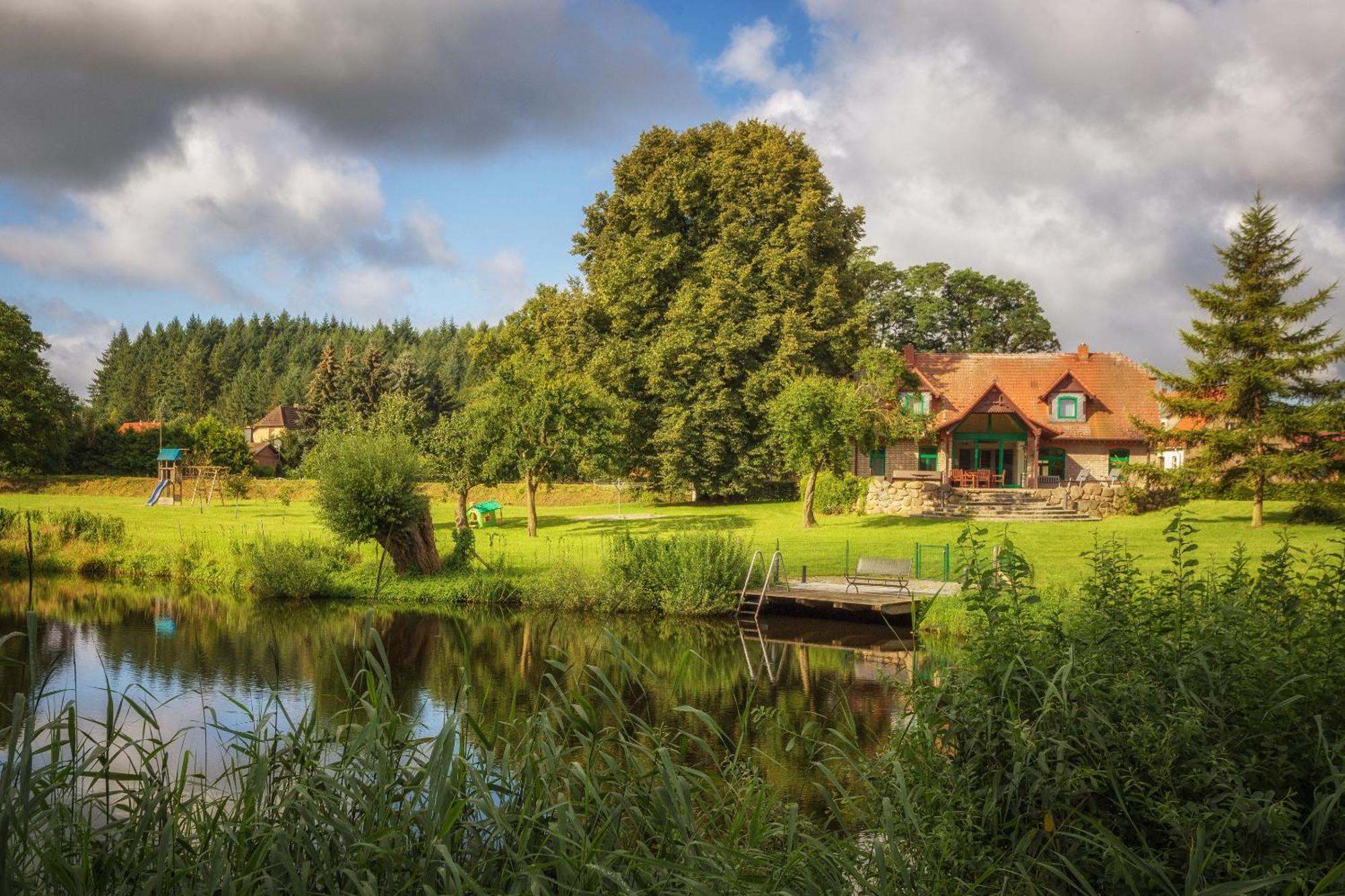 J1 Idyllisches Ferienhaus Mit Seeblick Julchendorf Exteriör bild