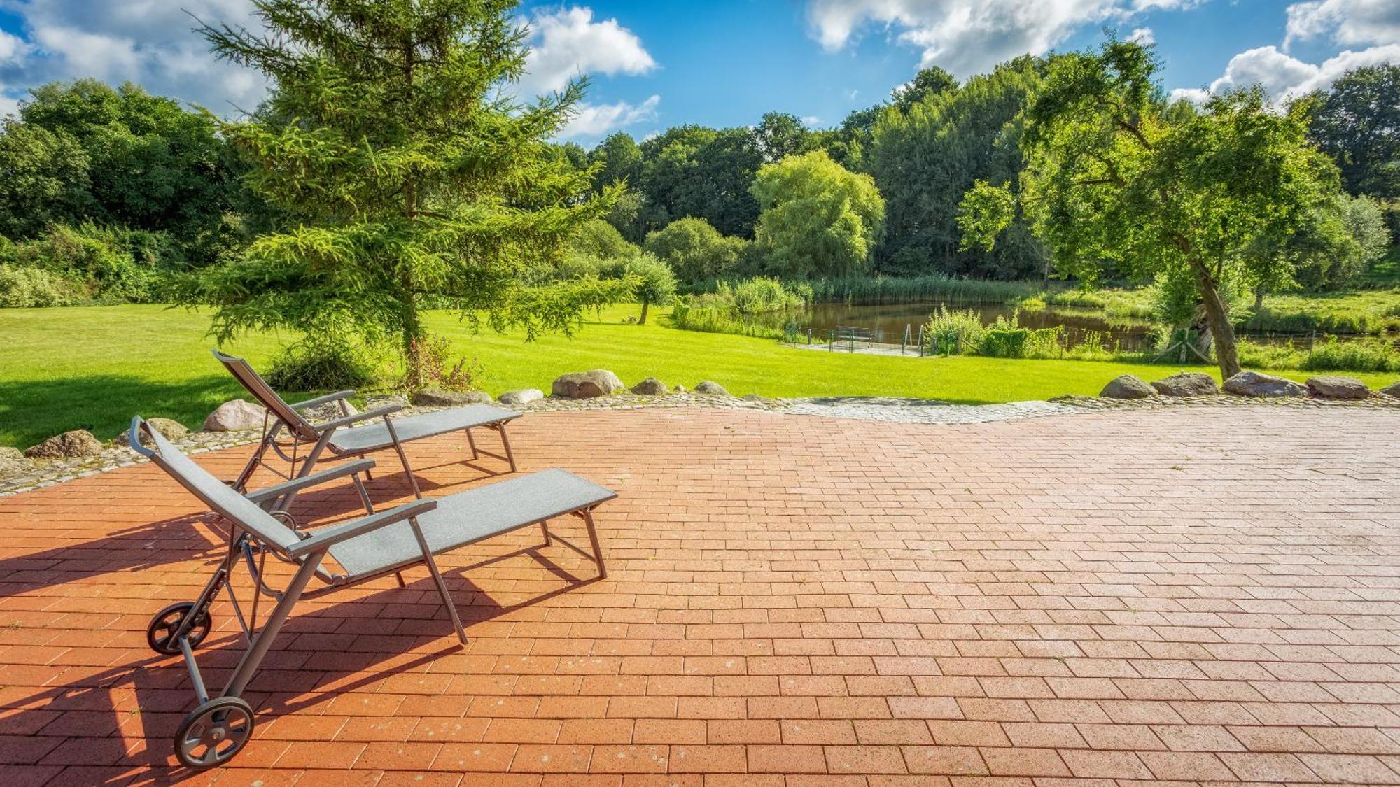 J1 Idyllisches Ferienhaus Mit Seeblick Julchendorf Exteriör bild